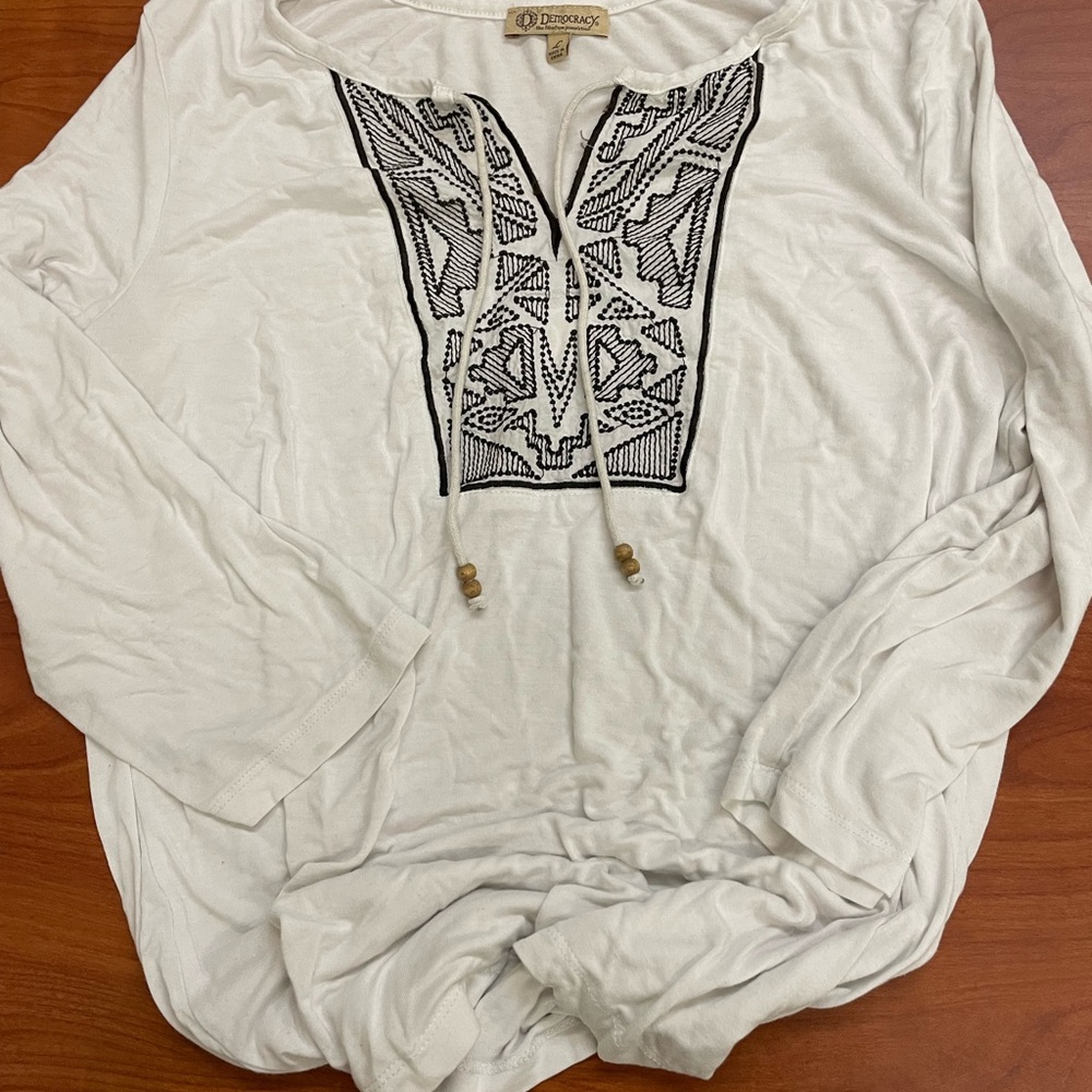 Democracy White Embroidered Women's Top